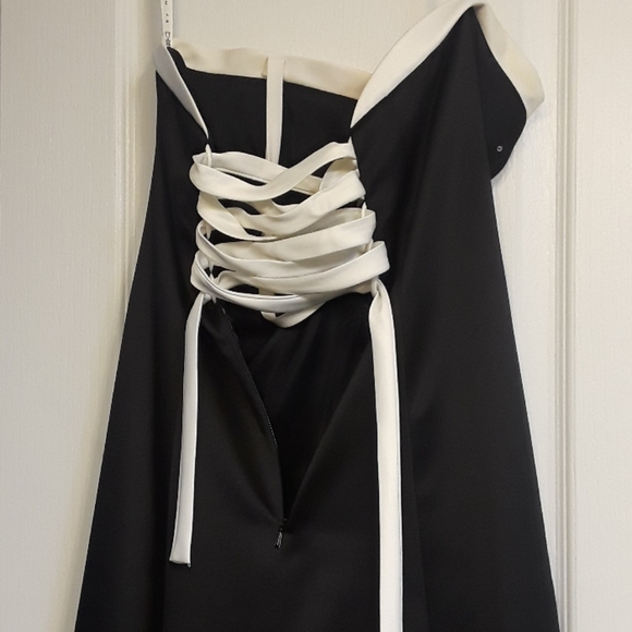 Strapless corset back formal dress - Picture 2 of 4